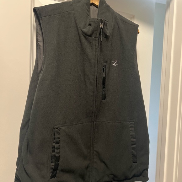 Men’s IZOD Reversible Vest. 2XL - Picture 5 of 5